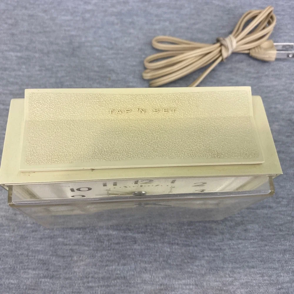 General Electric Alarm Clock Cream Vintage Tap N Set Lighted Dial 7319K